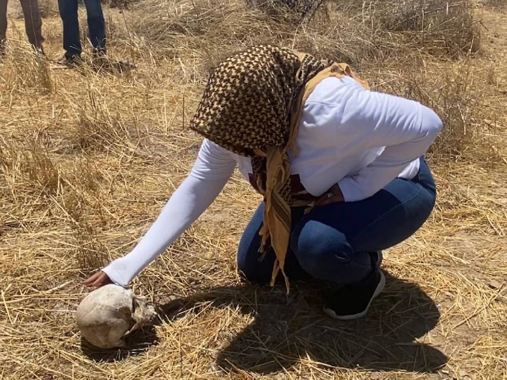 Hallan 17 cadáveres en fosas clandestinas en México