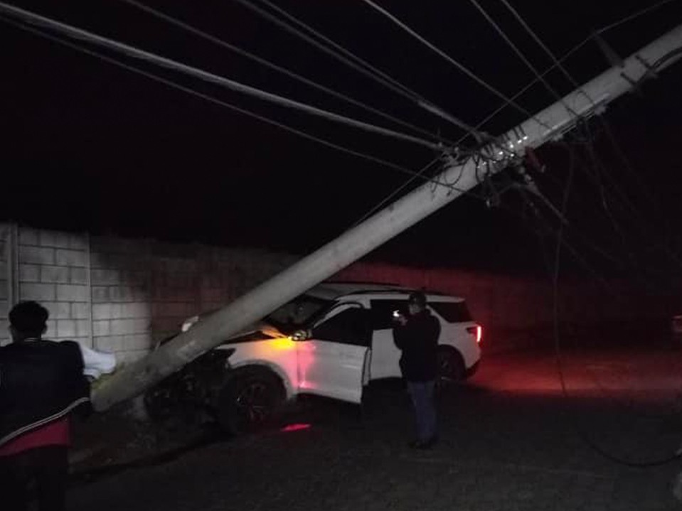 Quetzaltenango: Hecho de tránsito provoca destrucción de infraestructura eléctrica  