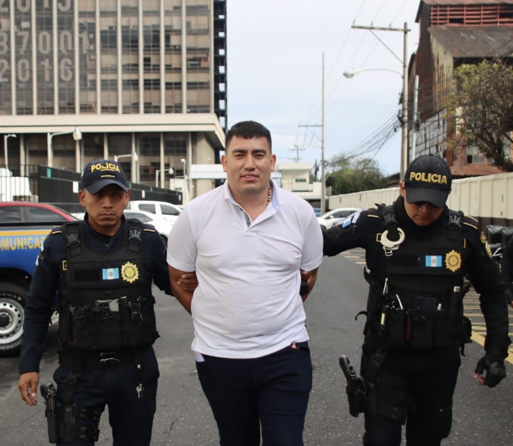 Hombre es capturado nuevamente, ahora disparando al aire