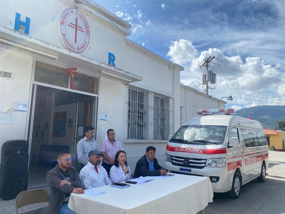 Hospital Rodolfo Robles adquiere dos nuevas ambulancias  