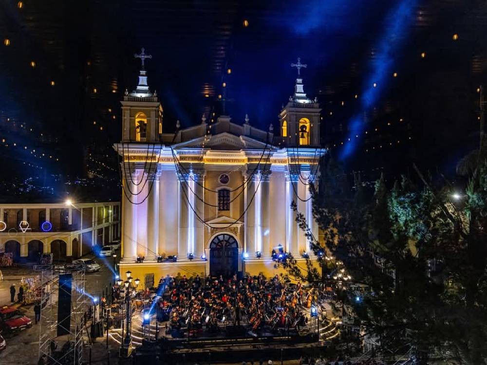 Huehuetecos disfrutan de una “noche fantástica” y navideña con la Orquesta Sinfónica Nacional