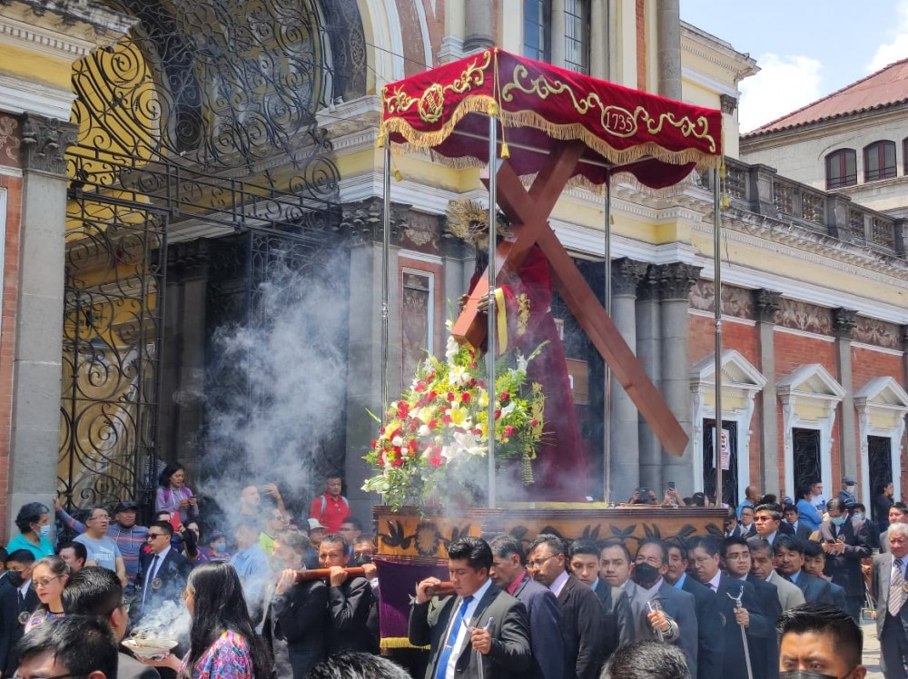 Imágenes de Justo Juez y Virgen de Dolores recorren calles de Quetzaltenango 