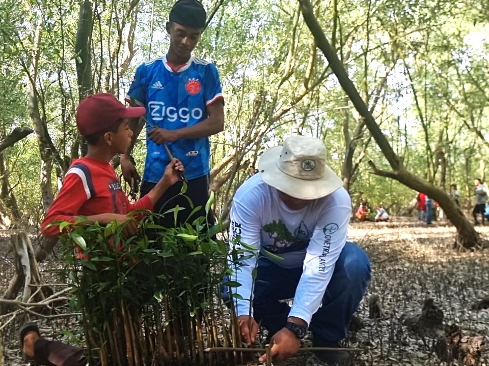 Inab continúa con reforestaciones de Mangle en Tahuexco 