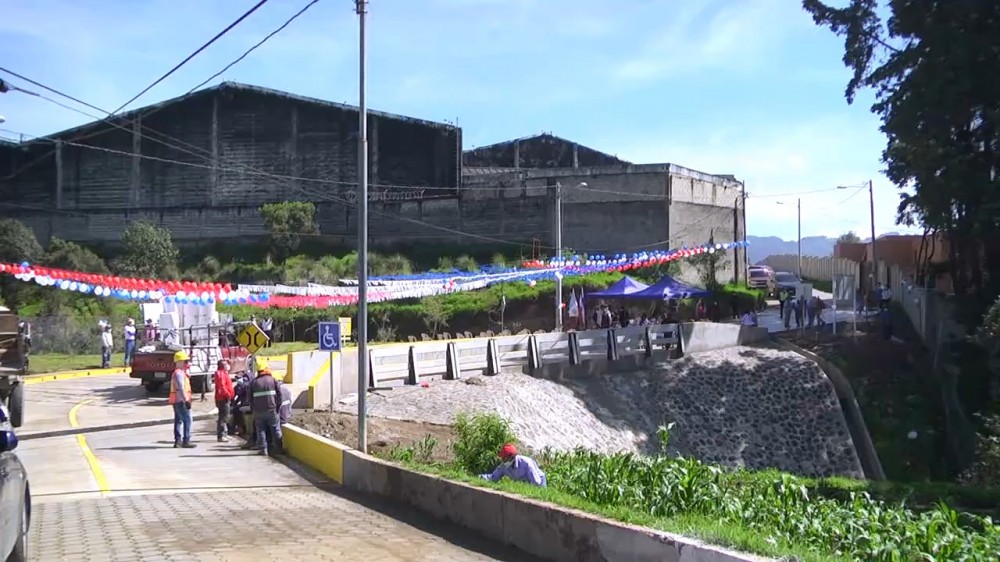 Inauguran el primero de cinco puentes que serán construidos en la ciudad de Quetzaltenango