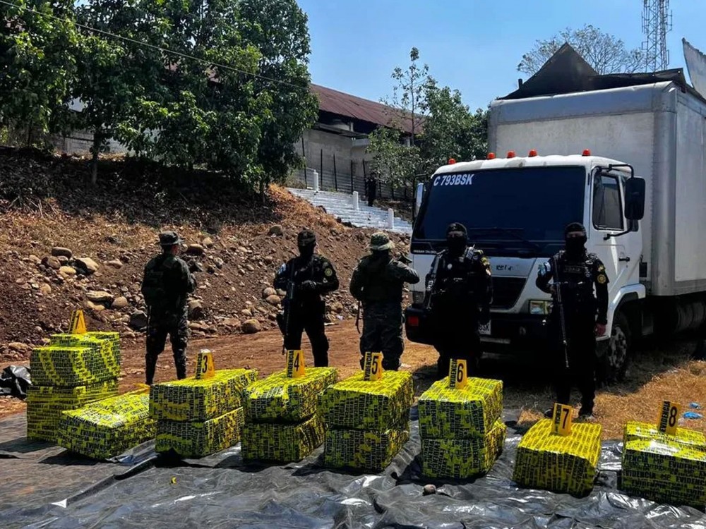 Incautan 1,497 paquetes de cocaína en Campo de La Feria Coatepeque, Quetzaltenango