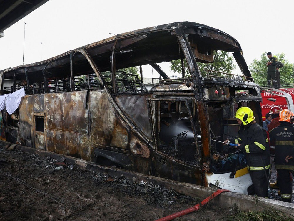 Incendio de autobús escolar en Tailandia deja 25 muertos, la mayoría son niños 