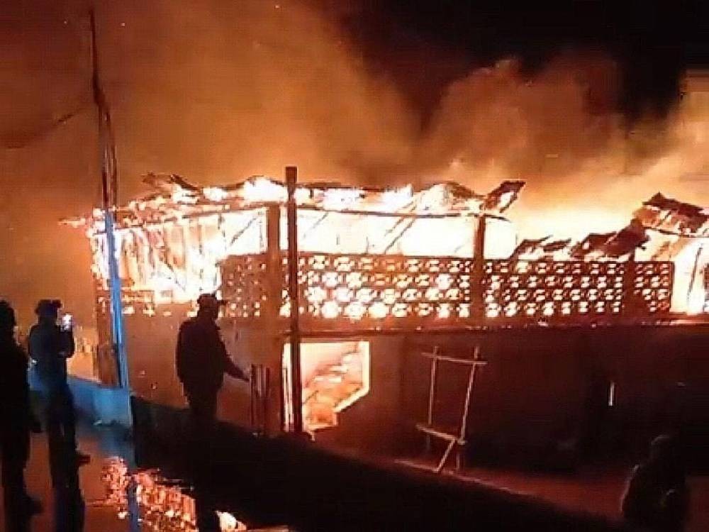 Incendio de salón comunal deja pérdidas por más de medio millón de quetzales