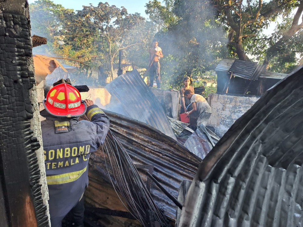 Incendio en vivienda deja pérdidas por Q50 mil 