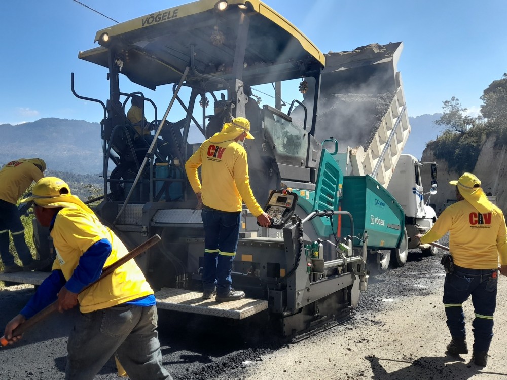  Inicia colocación de asfalto en carretera de San Cristóbal Cucho con la cabecera de San Marcos