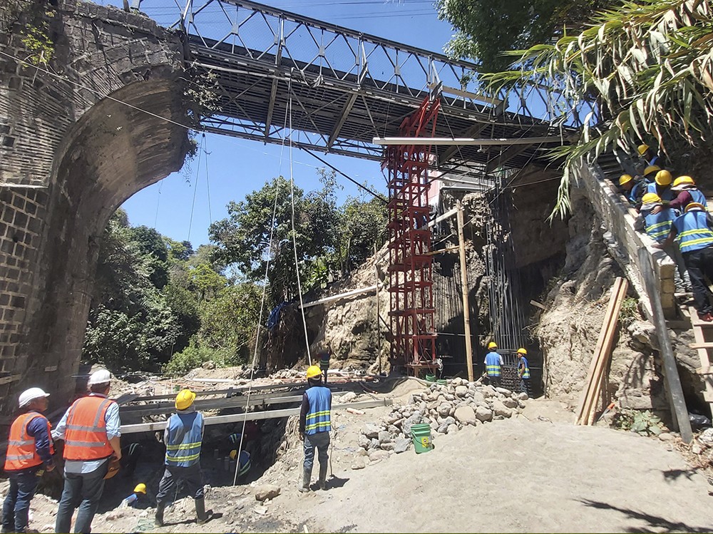 Inicia fundición de base de puente La Unión