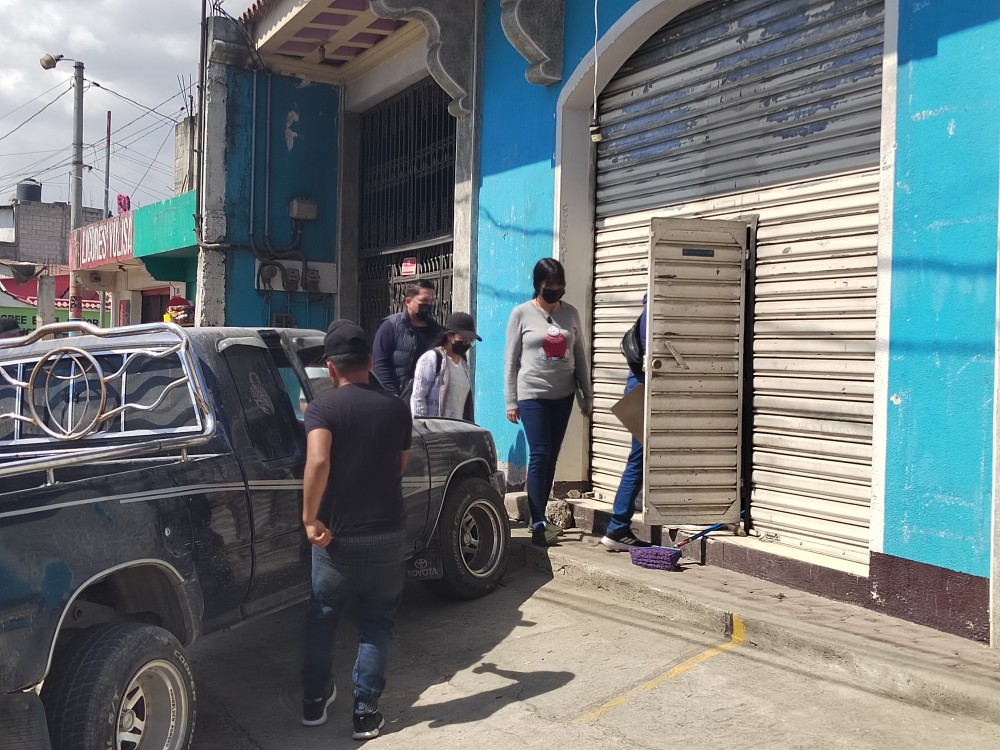 Resultan intoxicados al inhalar monóxido de carbono por querer cubrirse del frío