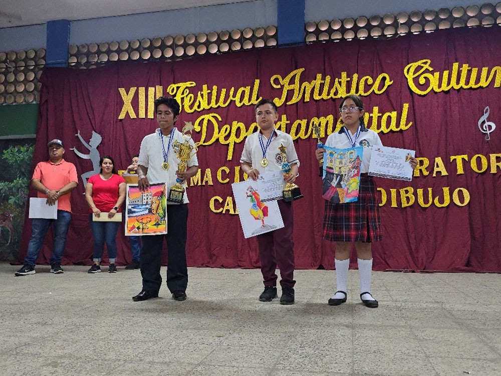 Jóvenes son premiados en el XIII Festival Artístico Cultural de Suchitepéquez