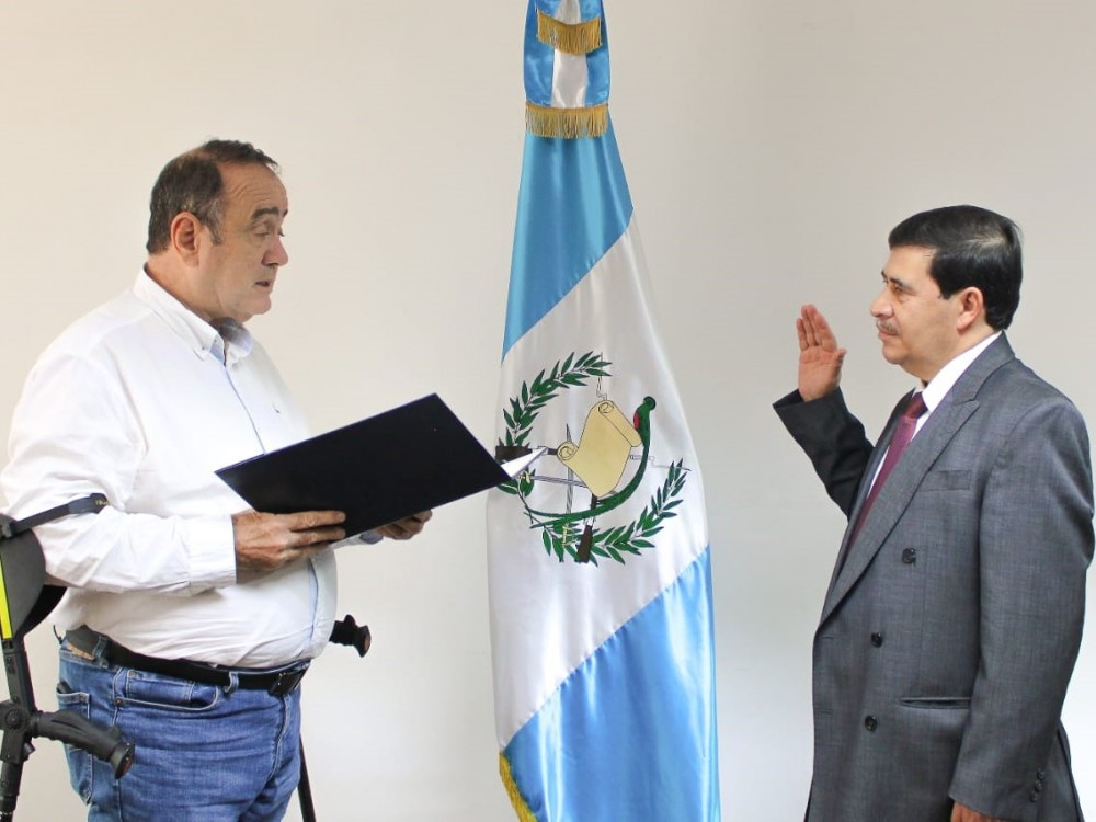 Juramentan a nuevo Ministro de Finanzas Públicas de Guatemala