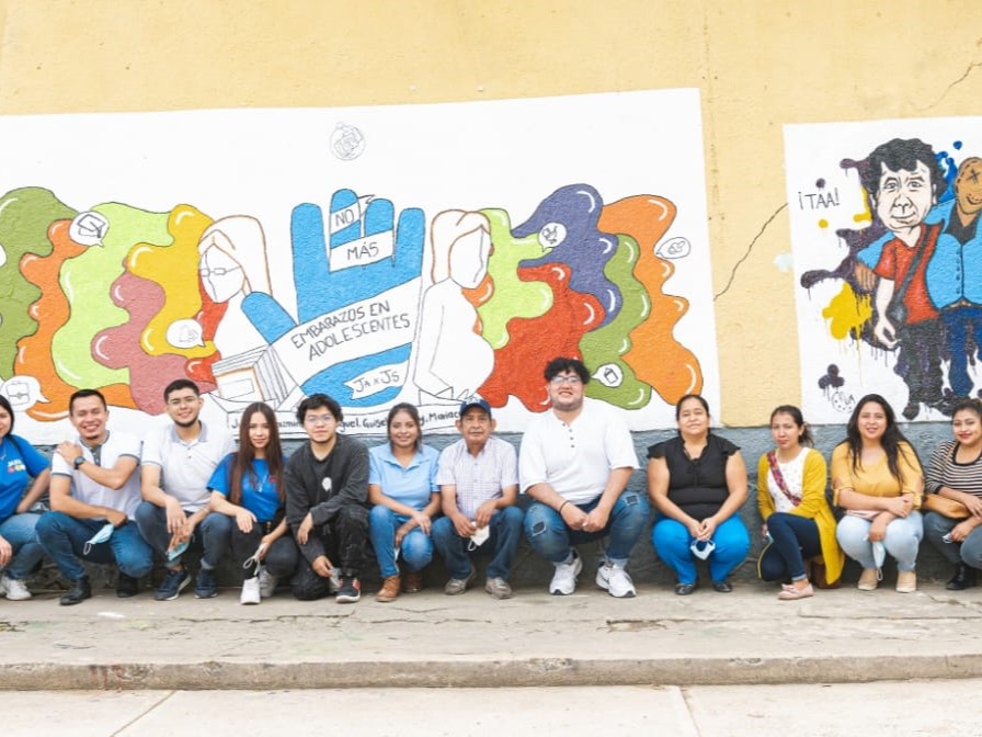 Jóvenes Artistas por la Justicia Social realizan mural sobre prevención de embarazos adolescentes