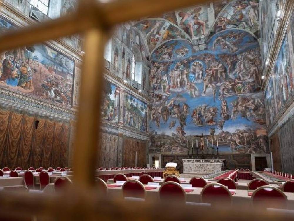 La Capilla Sixtina ya está preparada para el cónclave