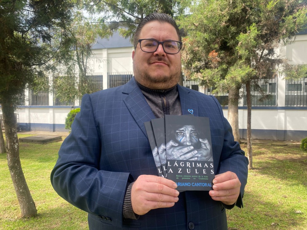 “Lágrimas Azules”, un libro que relata ensayos sobre la trata de personas