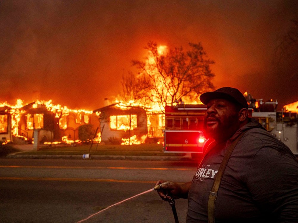 Los Ángeles enfrenta una emergencia crítica: Incendios forestales fuera de control afectan a miles de residentes