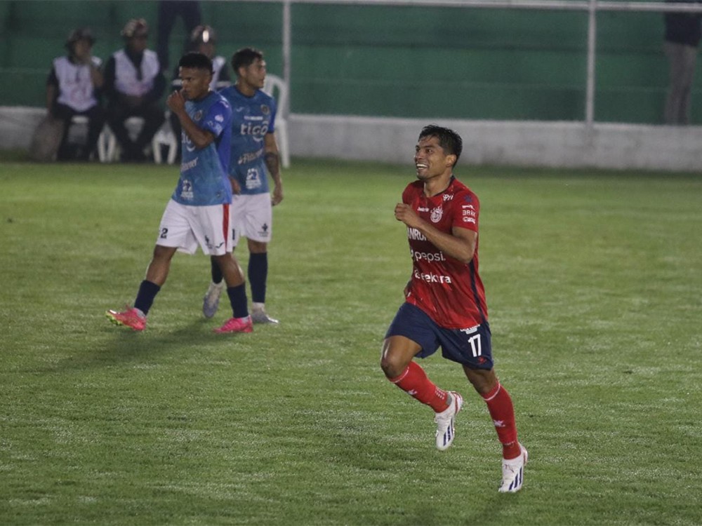 “Los sueños se cumplen”: Hugo del Cid, de la primera división al anotar su primer gol internacional 