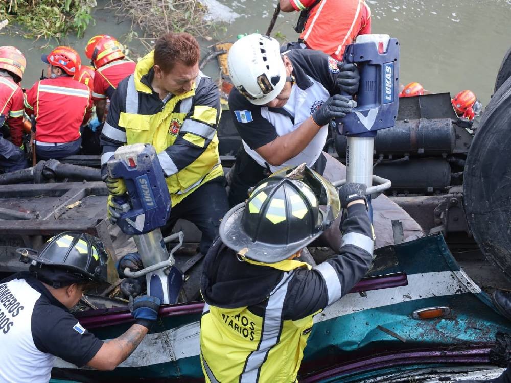 LUTO NACIONAL: Investigan dos hipótesis por trágico accidente que dejó al menos 51 fallecidos