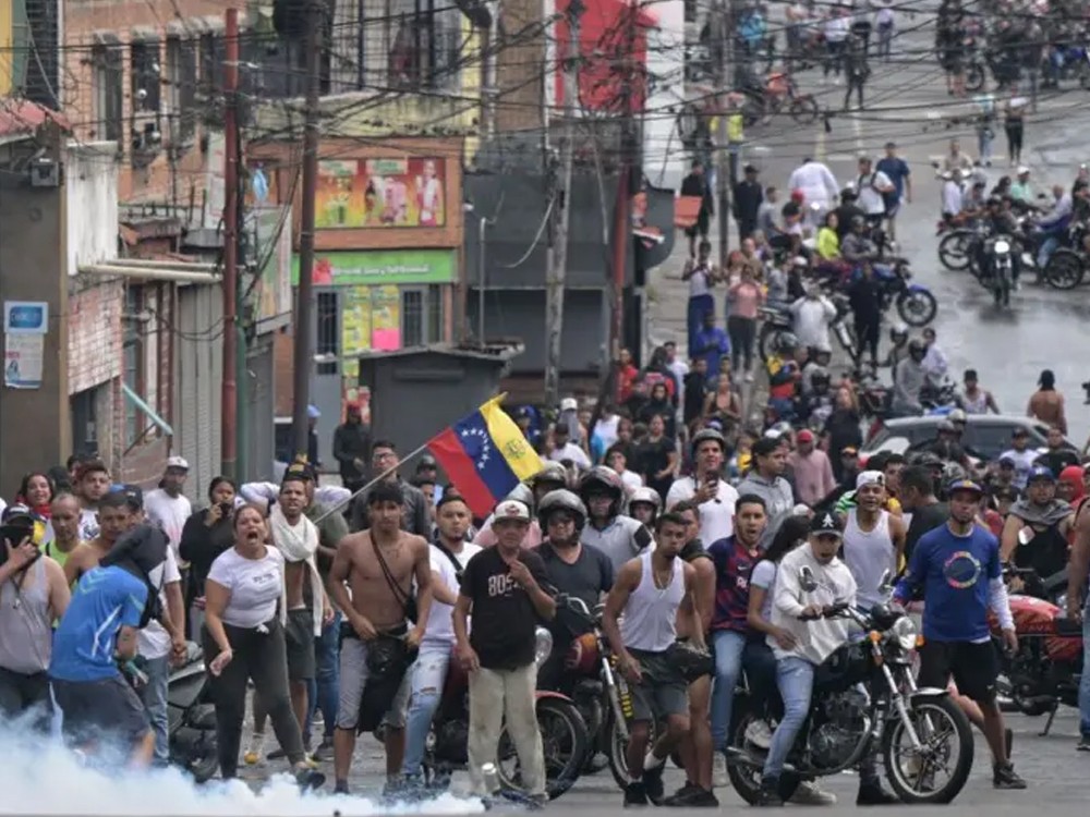 Miles de venezolanos rechazan en la calle el resultado de las presidenciales 