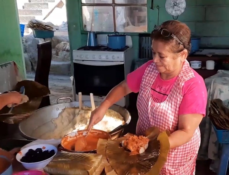 Más de 30 años elaborando tamales 