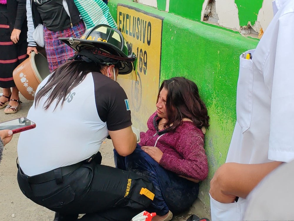 Mujer se salva de morir en accidente