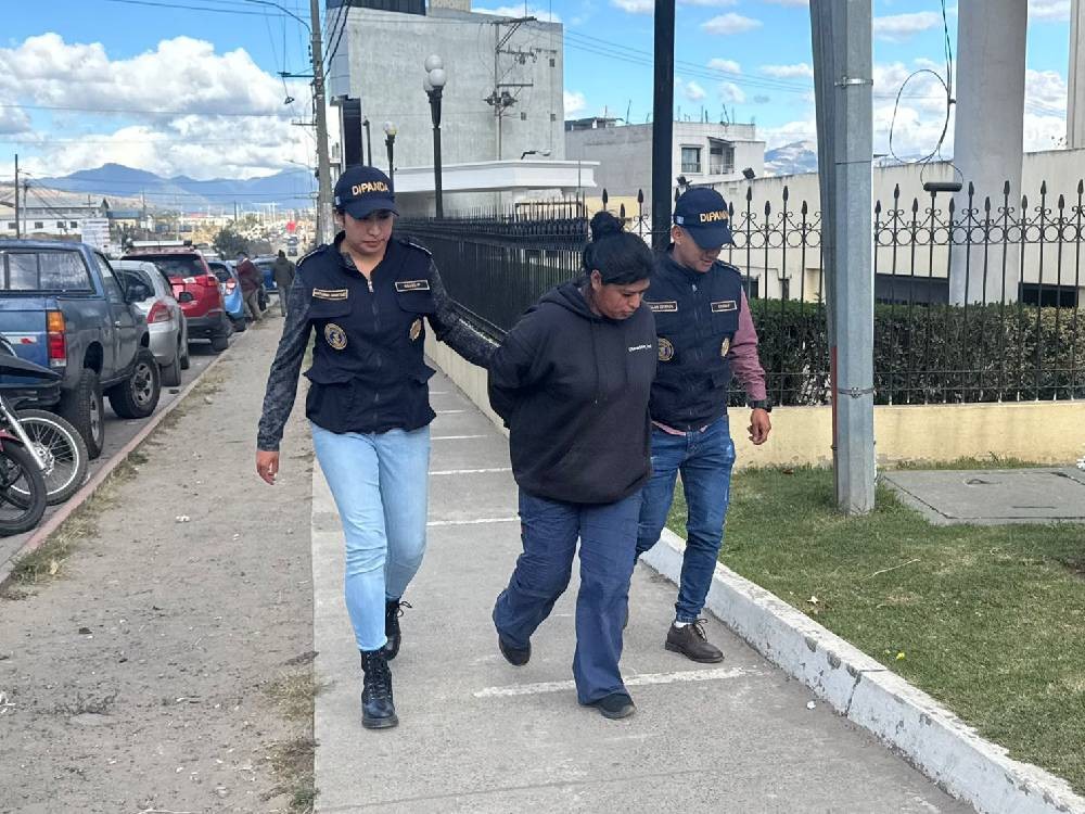 Mujer trabajaba como “ayudante de bus” para cobrar extorsiones