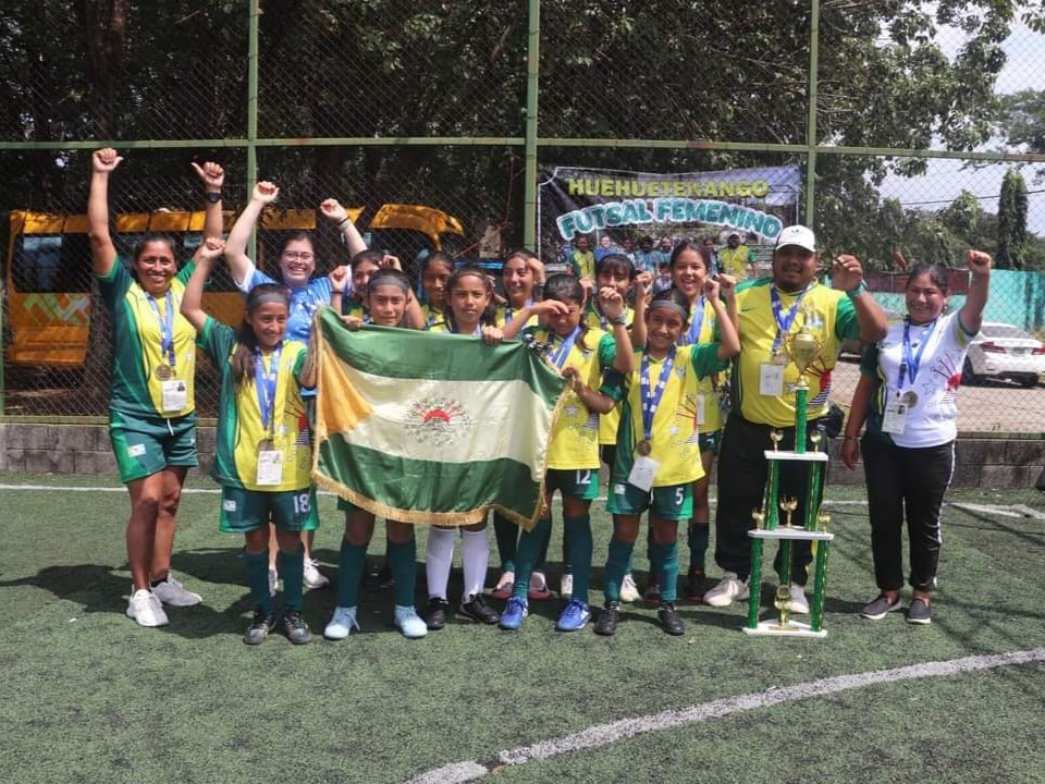 Niñas de Chimusinique conquistan los Juegos Nacionales de Fut Sala