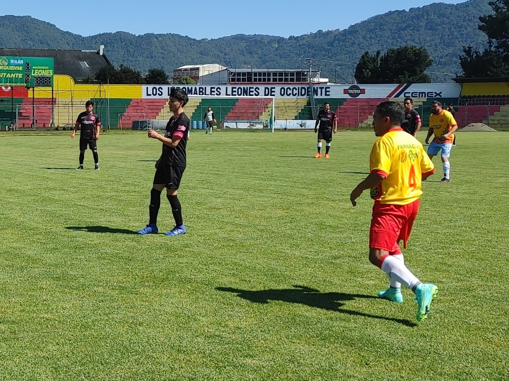 Periodistas conviven en actividades de fin de año con junta directiva del Deportivo Marquense