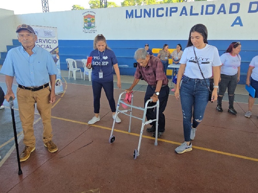 Personas con discapacidad son beneficiadas en San Francisco Zapotitlán