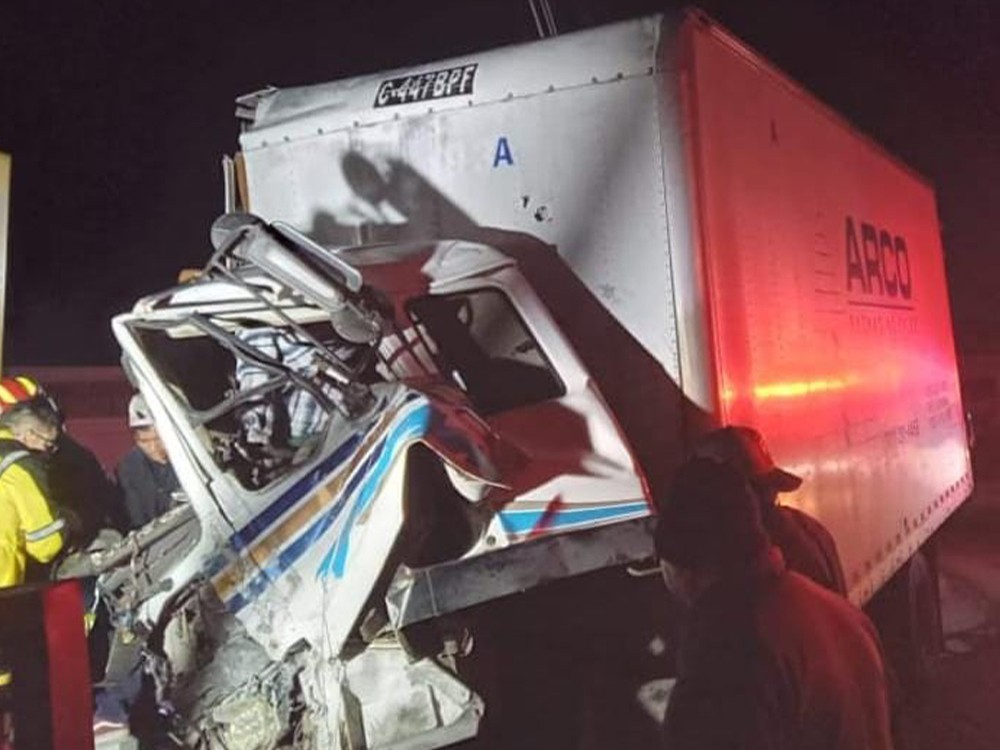 Piloto de camión pierde el control de vehículo e impacta contra una pared en  Salcajá, Quetzaltenango 