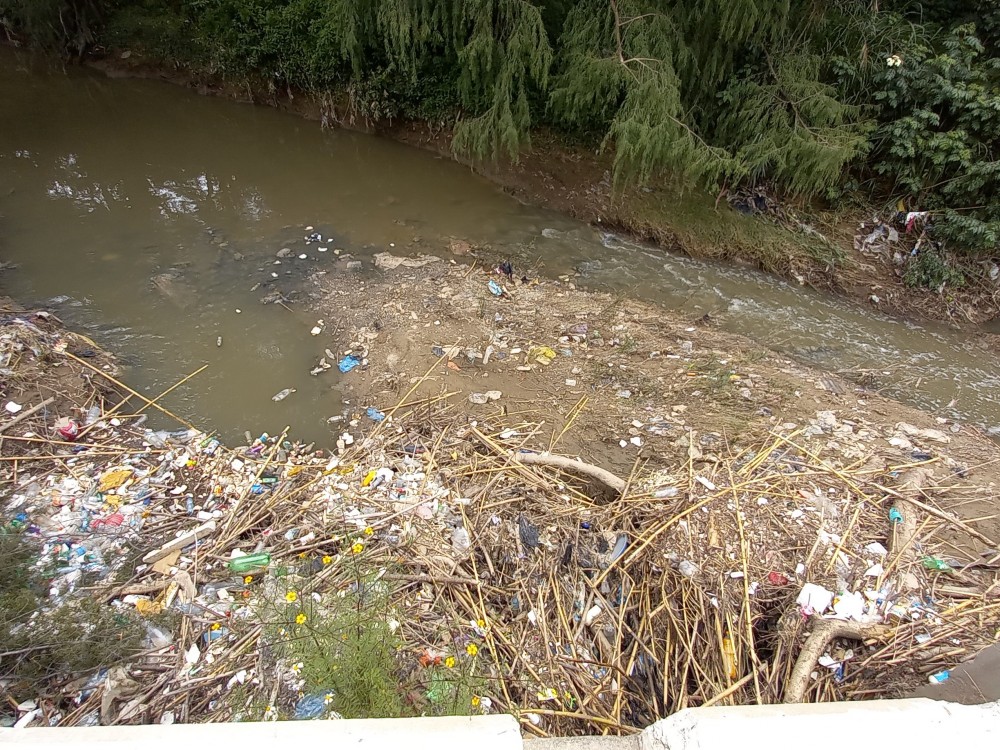 Preocupa río de Huehuetenango que se convirtió en basurero