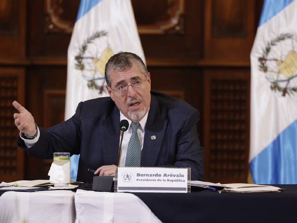 Presidente Bernardo Arévalo participará en la toma de posesión del nuevo mandatario de Uruguay