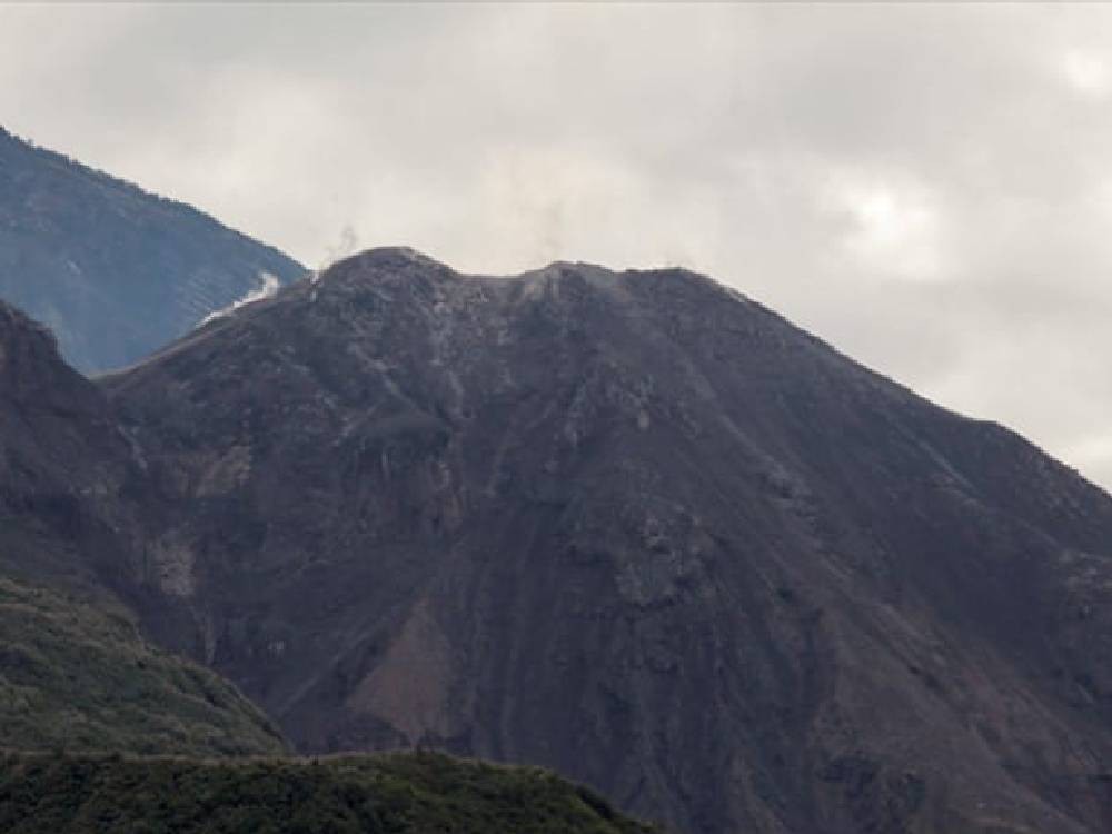 Pronostican caída de ceniza y gases provenientes del volcán Santiaguito 