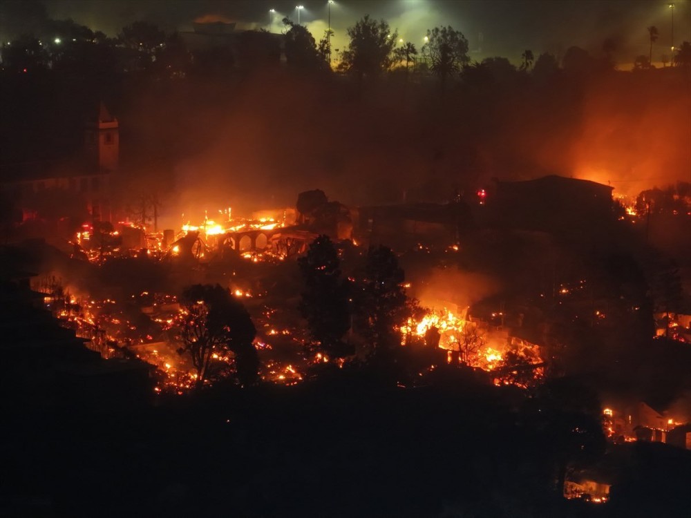 ¿Qué causó los letales incendios en California? Investigadores estudian varias posibilidades