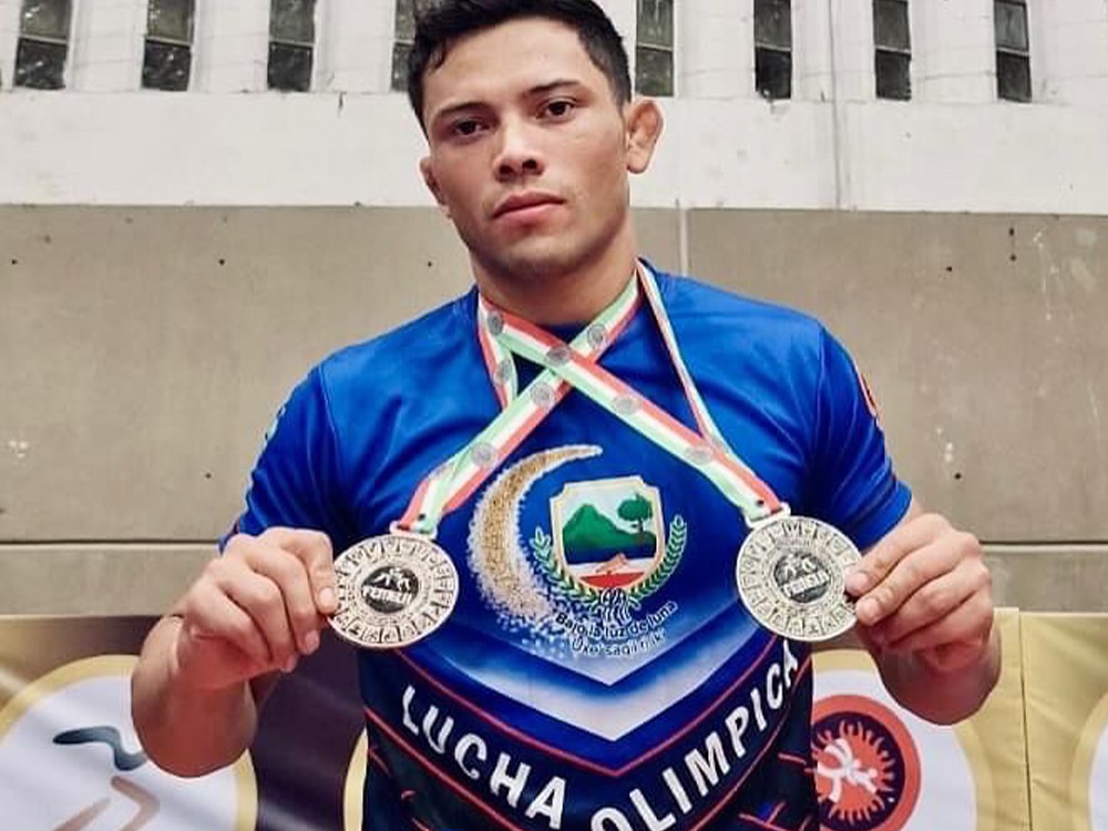 Quetzalteco, Alejandro Varela, conquista dos medallas en torneo de luchas en México