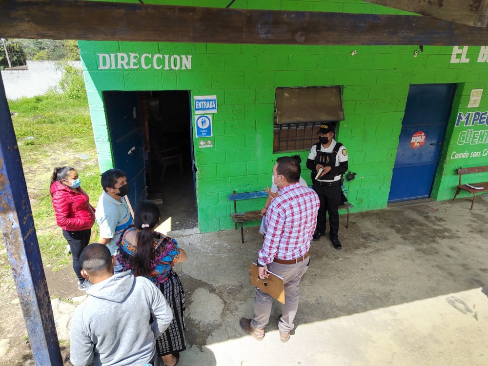 Quetzaltenango: Roban equipo de cómputo en escuela