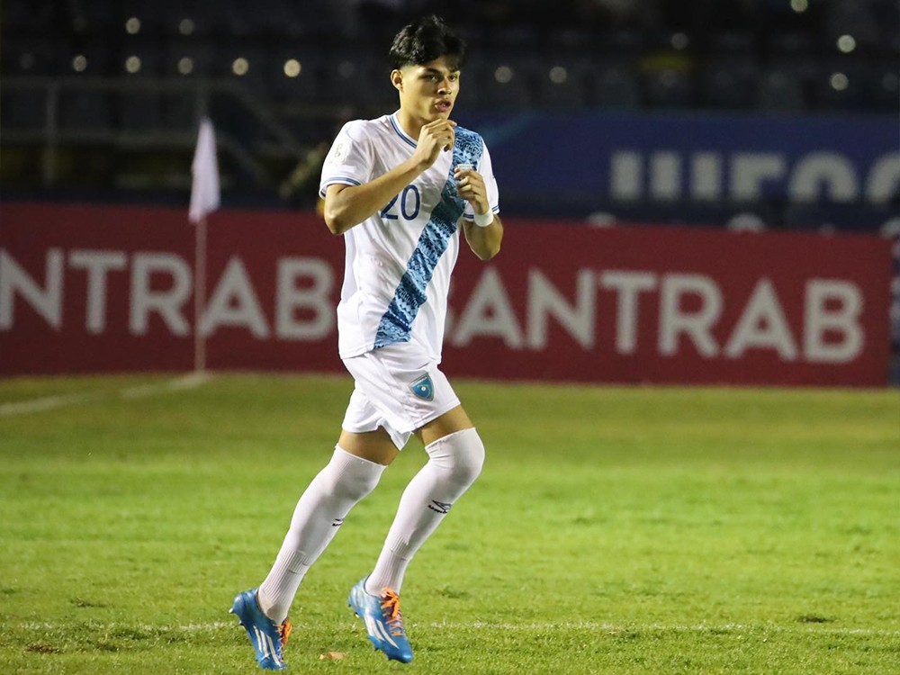 ¿Quién es Olger Escobar, futbolista de 17 años, que debutó en las eliminatorias con la selección mayor de Guatemala?