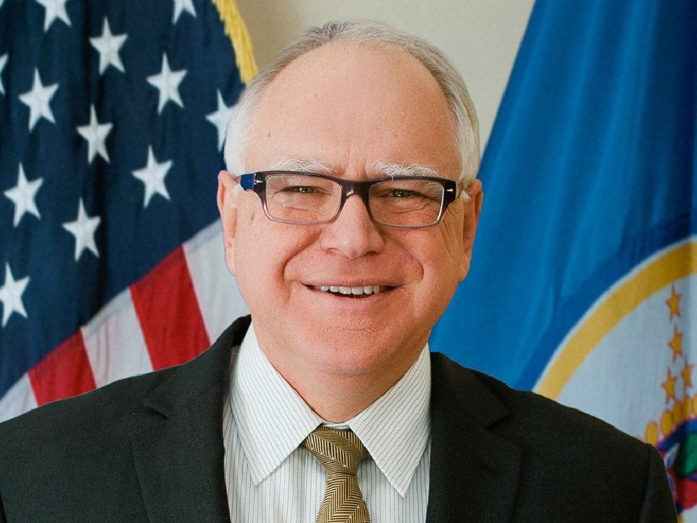 Quién es Tim Walz, el compañero de fórmula de Kamala Harris 