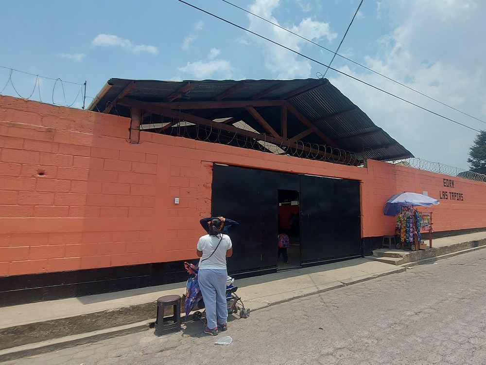 Realizan reparaciones en escuela de Quetzaltenango que no se había realizado desde hace 48 años