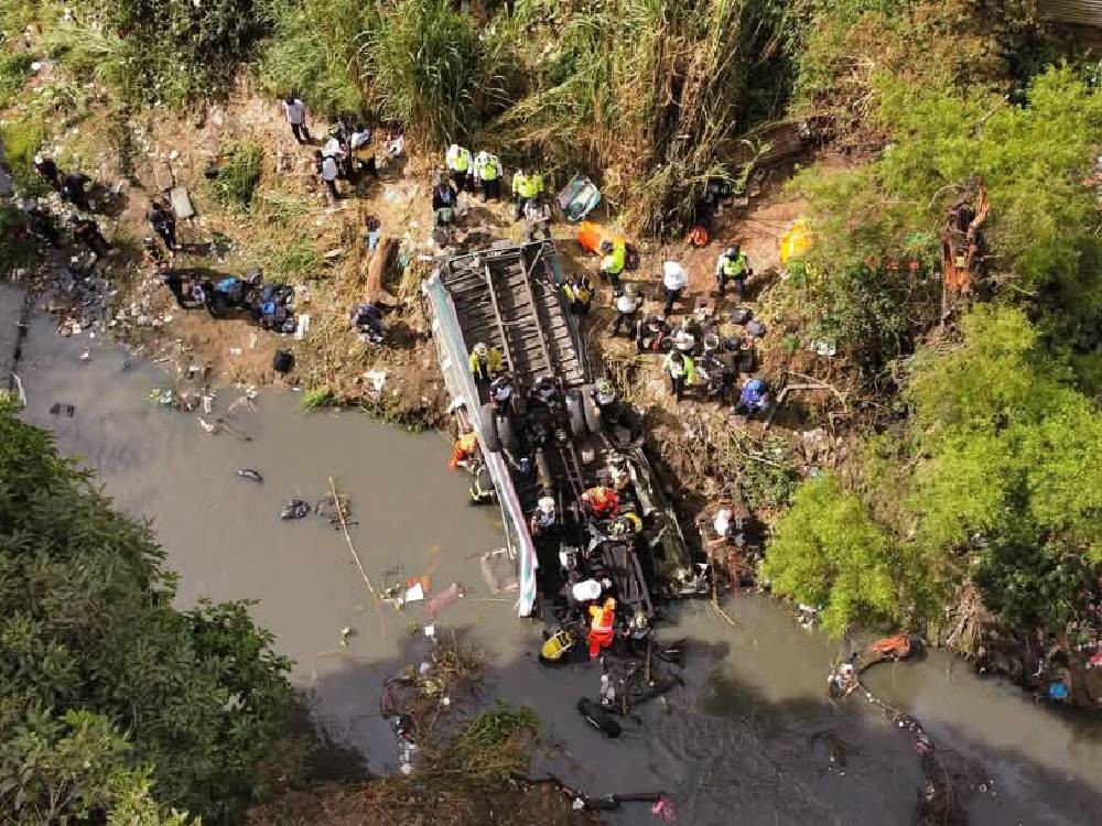 Realizarán exámenes toxicológicos a piloto que conducía bus accidentado