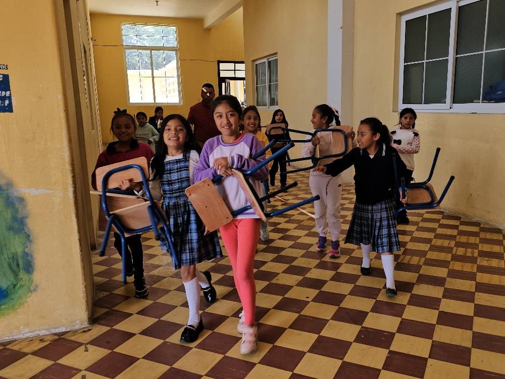 Reanudan clases en centro educativo después de tres semanas