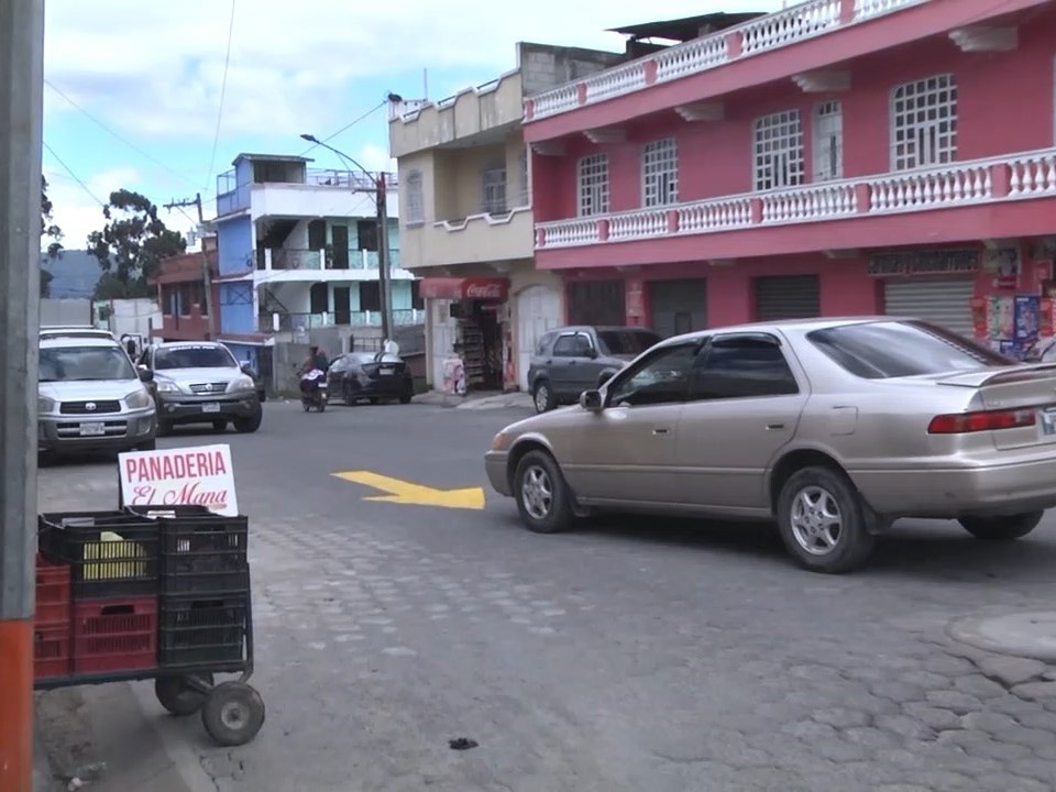 Reordenan vías en la zona 1 de Xela