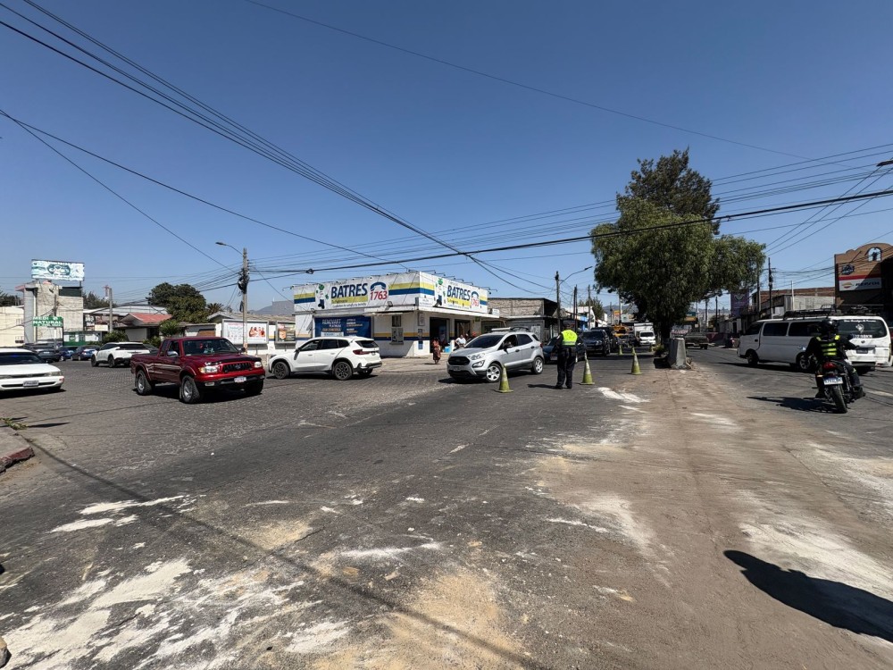 VIDEO | Retiran camellones temporalmente en la zona 3 de Xela