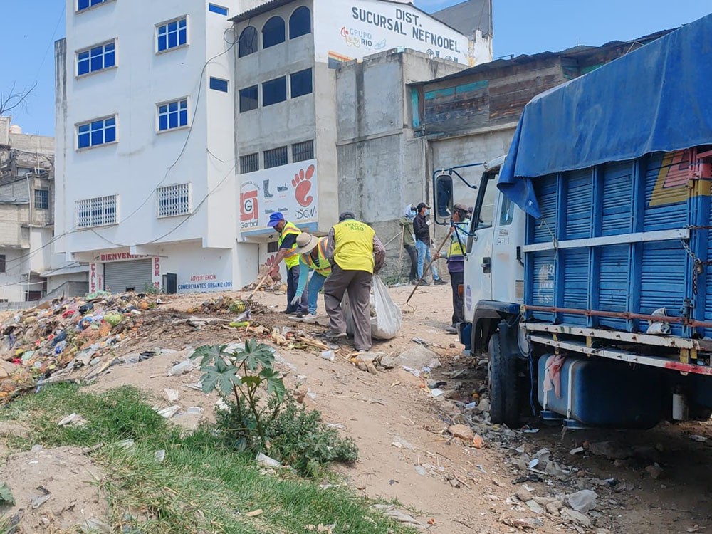 Retiran toneladas de basura en Río de La Terminal
