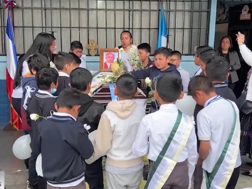 VIDEO: Rinden homenaje póstumo a estudiante de la escuela Francisco Muñoz