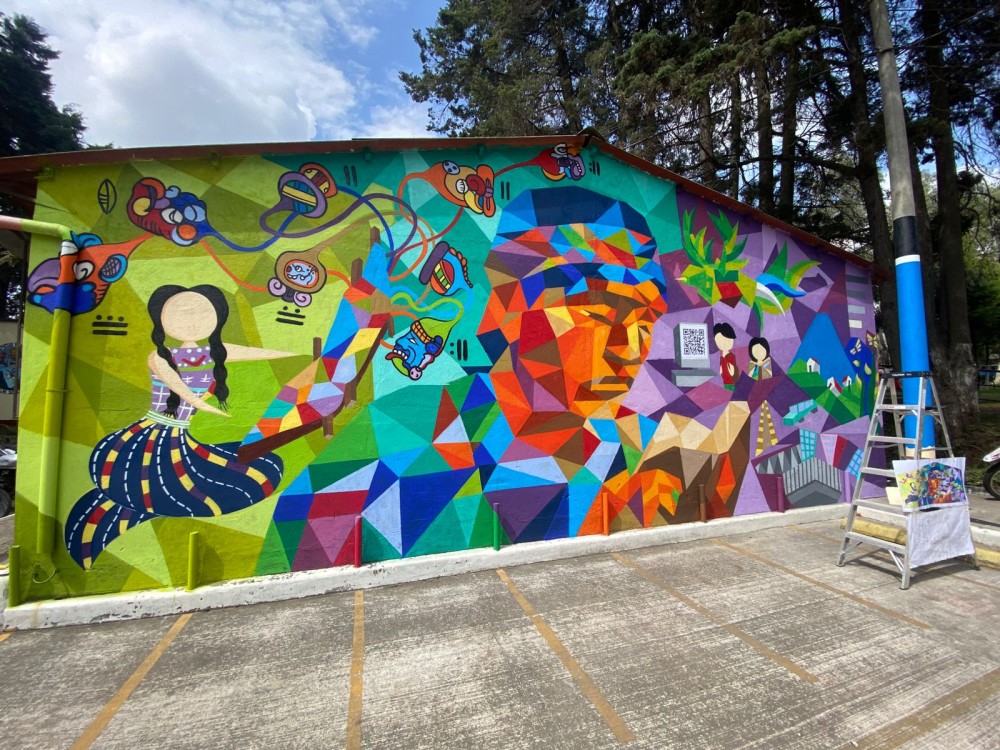 Rinden homenaje al estudiante universitario indígena con un mural en el Cunoc