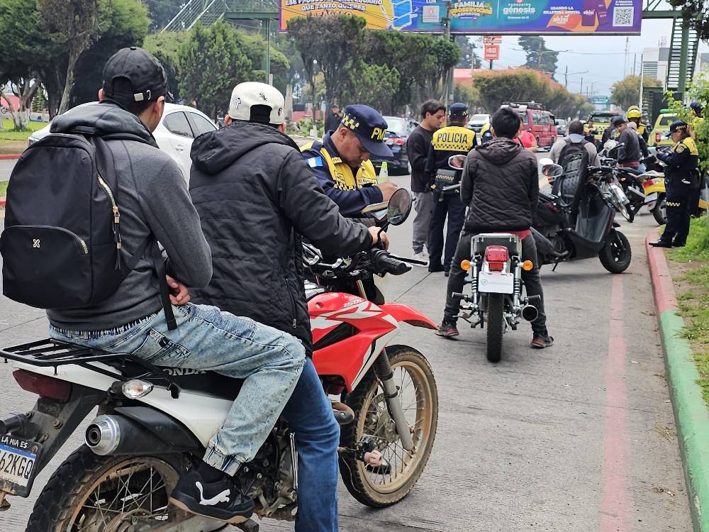   Sancionan a motoristas por no portar casco protector