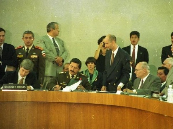 Se conmemoran 25 años de la firma de los Acuerdos de Paz