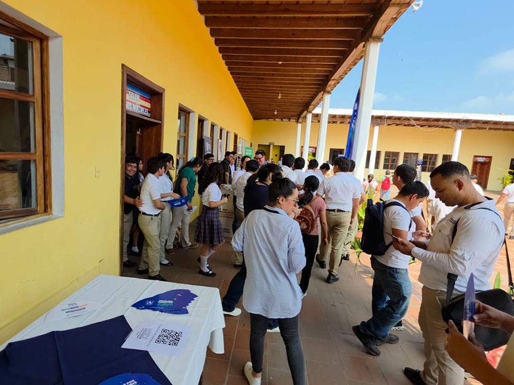 Segeplan promueve programa Becas Por Nuestro Futuro